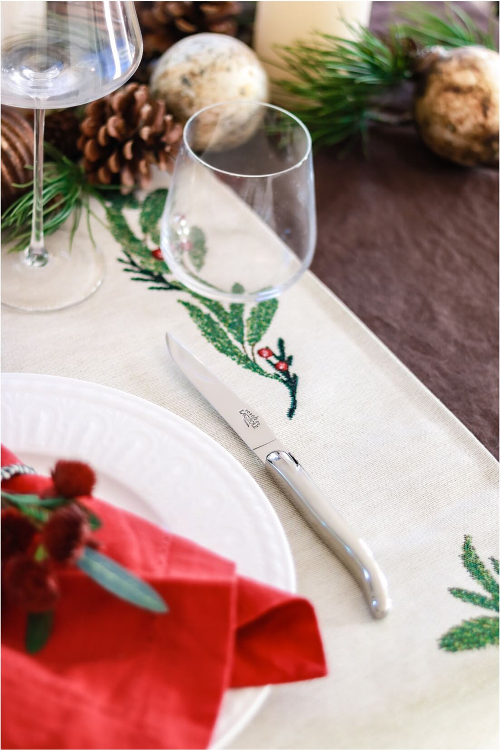 Philippe Starck suunnittelema Forge De Laguiole -veitsisetti