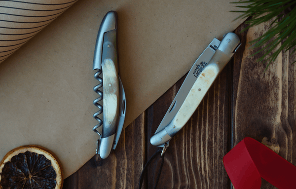 Lahjasetti - Aubrac Cow Horn - Sommelier-veitsi ja taittoveitsi - Forge De Laguiole