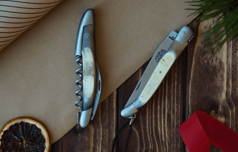 Lahjasetti - Aubrac Cow Horn - Sommelier-veitsi ja taittoveitsi - Forge De Laguiole