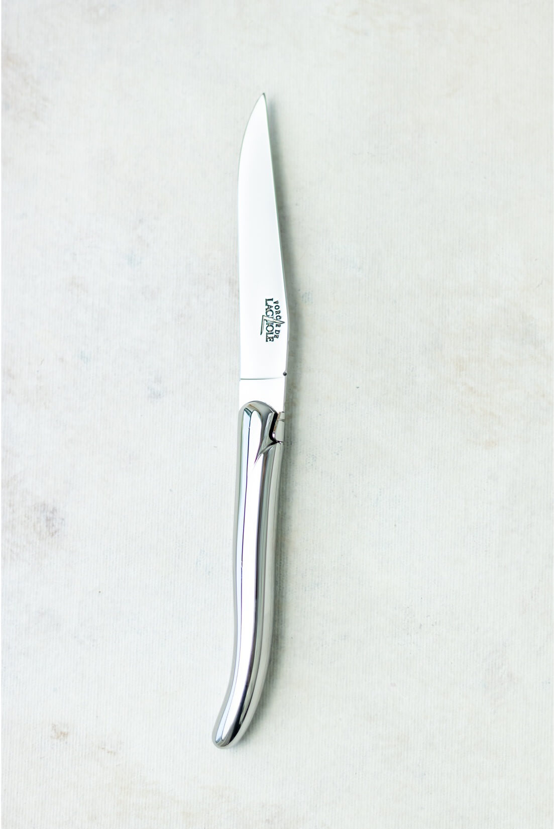 Philippe Starck suunnittelema Forge De Laguiole -veitsisetti